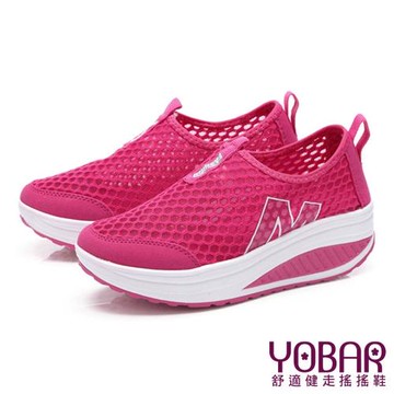 【YOBAR】百搭時尚透氣網面M字造型美腿搖搖休閒鞋 運動鞋 桃