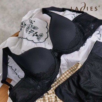 蕾黛絲-恬心打洞透氣小妹大 D-F罩杯內衣 布朗尼滋味黑 | D27-217 04