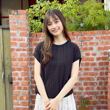 Hana-Mokuba花木馬日系女裝圓領清新日系感提花上衣_黑