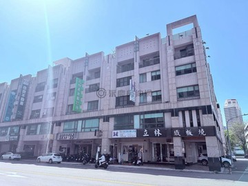 新堀江三多商圈｜青年民權三角窗｜大面寬電梯五樓透店｜高雄市新興區青年一路
