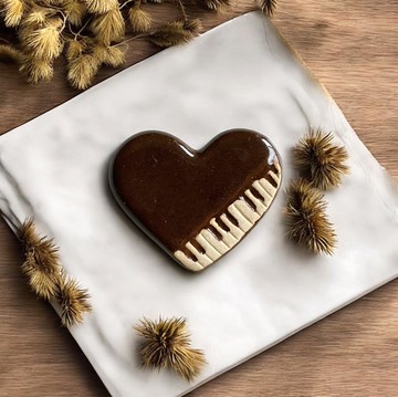 陶瓷胸針 愛心鋼琴