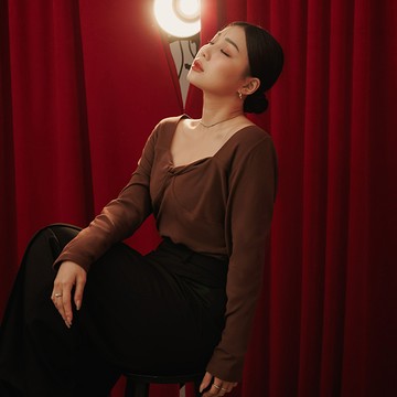 微辣扭結桃心領長袖上衣 MUA