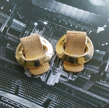 【西洋古董飾品 】金色調 摩登 網織帶扣造型  鞋夾 shoe clips