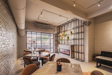 龍岡忠貞商圈~正路邊~百萬裝潢網美店面－可收租自用｜桃園市中壢區龍江路