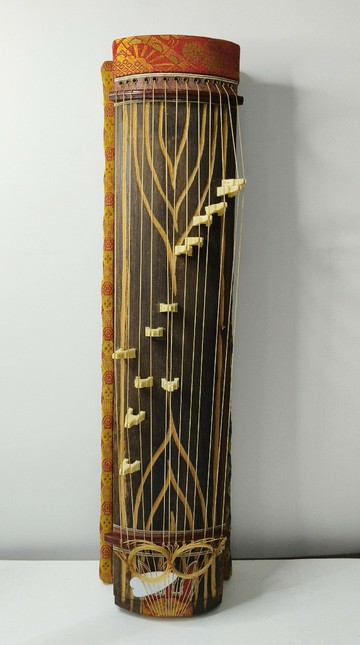 日本迷你型十三弦箏，中古老物件.制作精美，擺飾 。可以彈奏樂