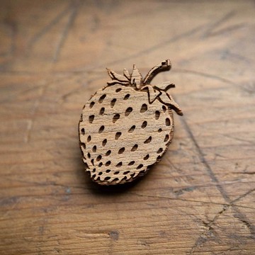 【木 tch】胡桃木 胸針 草莓 (strawberry)