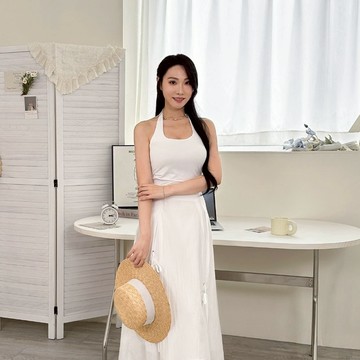 【Fee爆款6色】掛脖直坑紋胸墊細肩帶吊帶繞頸背心小可愛 BRA TOP🔥螺紋吊帶 細肩內衣 美背背心 秋冬穿搭 正韓