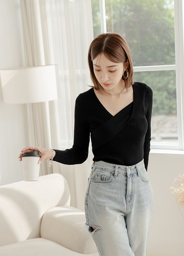 小斜領針織上衣