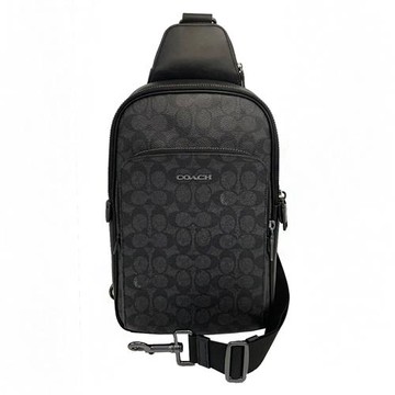 【COACH】新款C LOGO男款單肩胸前斜背包(黑灰)