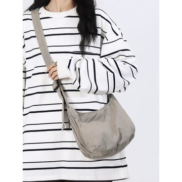 斜挎包男潮牌ins日系休閑百搭單肩餃子包女大學生上課通勤郵差包