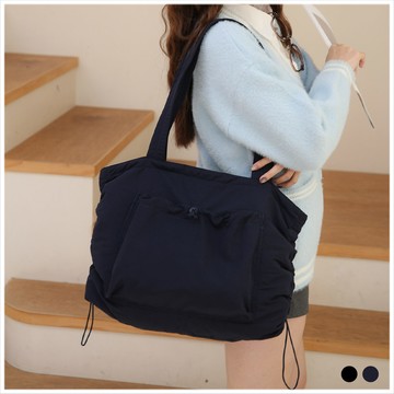 天藍小舖-側抽繩鋪棉尼龍肩背包-共2色-$490【A15153214】