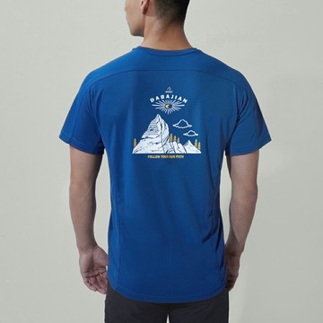 仲夏限定! 2件以上，每件1000元｜享趣戶外｜ 《TAKODA》環保機能短袖印花系列-大霸尖山 男款  午夜藍