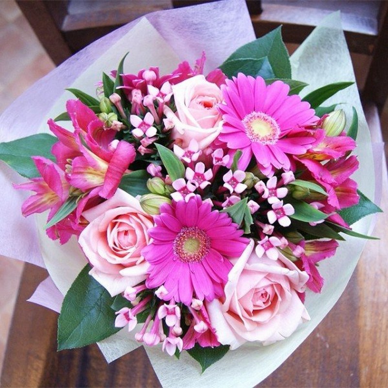 ピンク ガーベラ 季節のお花 花瓶のいらない花束 ブーケ フラワーギフト 生花 プレゼント ひな祭り 母の日 父の日 卒業 通販 Lineポイント最大0 5 Get Lineショッピング