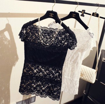 夏季新款一字領漏肩蕾絲打底衫性感修身顯瘦鏤空短袖大碼上衣女1入