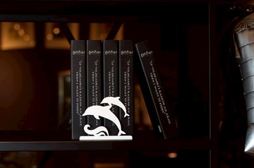 【OPUS東齊金工】歐式鐵藝書擋/創意書架/書夾/居家擺飾(海豚-白)