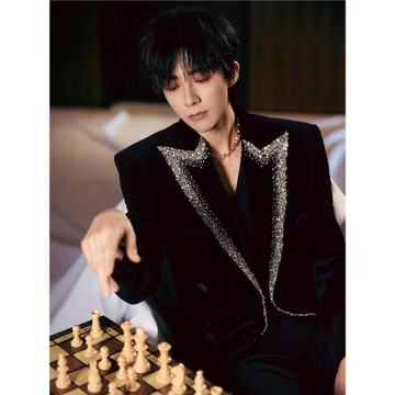 摩登兄弟劉宇寧絲絨西服男士雙排扣修身高級感燙鉆西裝外套重工潮