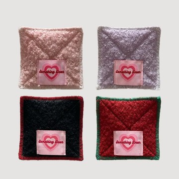 柔軟羊毛布料杯墊 – Mongle 針法細部 | 紅色 / 黑色 / 粉紅色 / 紫色