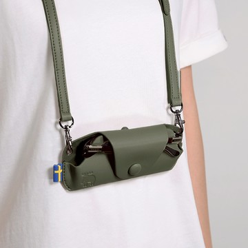 moz瑞典 駝鹿 防潑水 皮革 眼鏡包(橄欖綠)