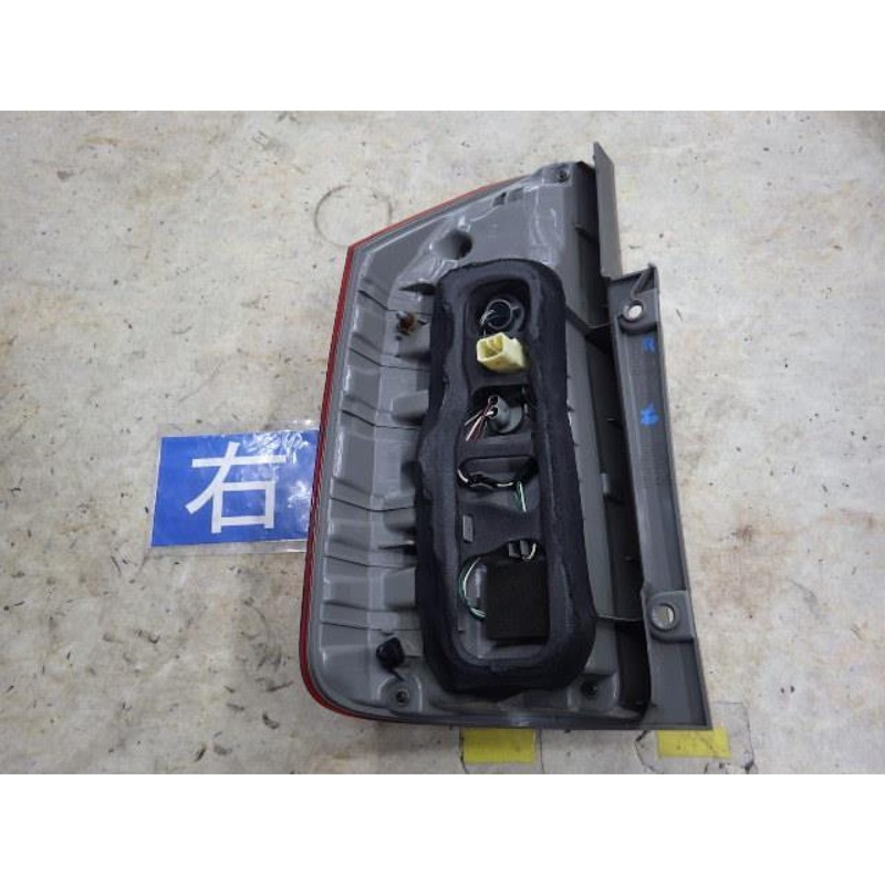 KBT】ノア DBA-ZRR70W 右テールランプ 070 81551-28581 J | LINE