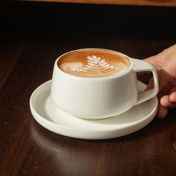 簡約純白咖啡杯陶瓷杯碟套裝家用牛奶花茶杯下午茶杯子高檔拿鐵杯