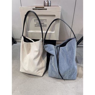 羊皮拼牛仔布水桶包包女新款大容量亞麻帆布腋下包帆布單肩斜挎包