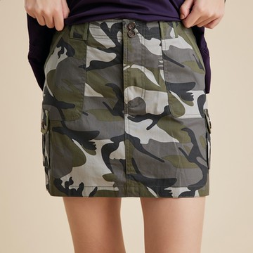 【Qiruo 奇若名品】軍綠迷彩小A短裙3135B(迷彩短裙修身顯瘦高挑版本)