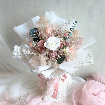 G88白粉色系小香永生玫瑰花束