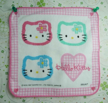 【震撼精品百貨】Hello Kitty 凱蒂貓~方巾-限量款-三色大頭愛心
