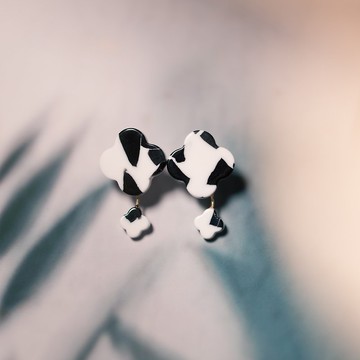 金木犀耳針/耳夾 -白色 x 黑色-