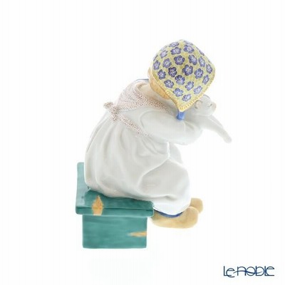 マイセン　ヘンチェル　猫を抱く子供 ドイツの名窯マイセン 日本公式サイト|人形「ネコを抱く女の子」