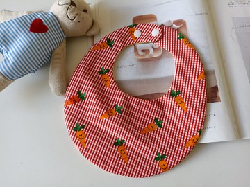 【5日內出貨】紅底 胡蘿蔔 圍兜兜 口水巾 彌月禮物 圍兜 嬰兒