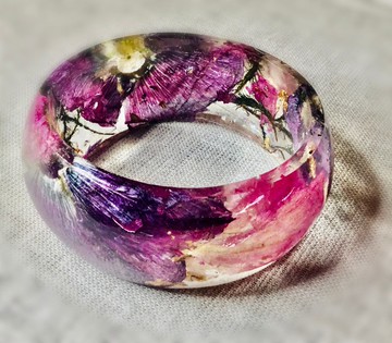 錦葵 / 歐蜀葵與玫瑰花瓣手鐲，真實乾燥壓製的粉紅色錦葵花，金箔