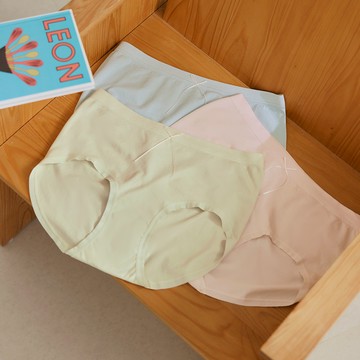OB嚴選 加大尺碼．舒適超彈蝴蝶結透氣中腰內褲(3入組) 《VB0826》