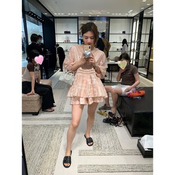 落落狷介 減齡網紅兩件套夏季女裝2025新款蕾絲套裝褲V領上衣短褲