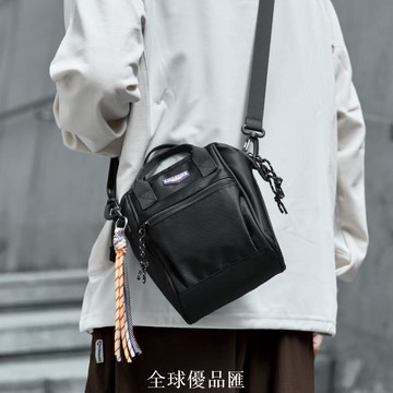 【全球優品匯】男士斜挎包時尚休閑胸包男款單肩包通勤小挎包郵差包潮牌