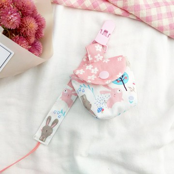 灰粉兔兔。奶嘴收納袋 / 奶嘴鏈 (可繡名字)