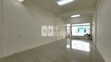 軍功商圈大地坪透店重金打造可停車｜台中市北屯區軍和街