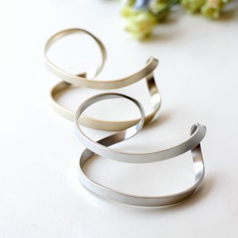 バングル ブレスレット レディース おしゃれ シンプル ゴールド シルバー アクセサリー プレゼント ギフト メタルバングル 2カラー 通販 Lineポイント最大7 0 Get Lineショッピング