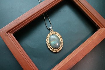 优质蓝光拉长石木纹框项链小清新设计