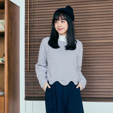 OB嚴選中大尺碼-波浪造型短版上衣大學T《AB18067》