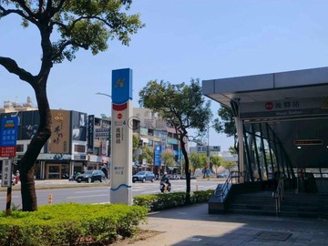R12後驛捷運站△正街三角窗收租透天店面｜高雄市三民區綏遠二街