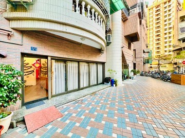 農十六精華地段凹子底捷運龍華國小店面｜高雄市鼓山區大順一路