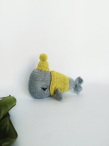 The handmade plush whale is tactilely very soft and pleasant