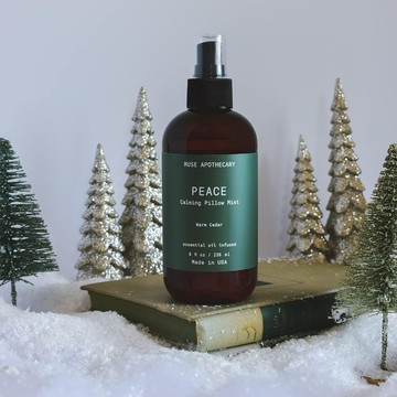 Top1 香氛禮物｜Muse Apothecary PEACE Pillow Ritual｜祝好眠 植物系枕頭香氛淨化空間噴霧 – 溫暖雪松香 8oz/236ml 平靜空間 穩定力量