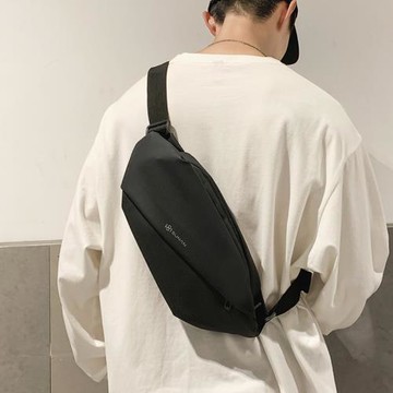 潮牌日系男士ins帆布學生胸包