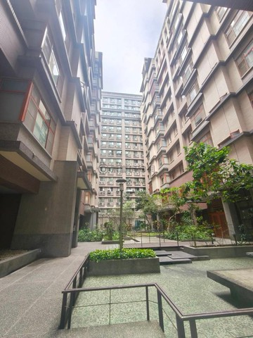 縣二十興學區{昌益十方雲集}外棟朝東北三房平車｜新竹縣竹北市莊敬三路