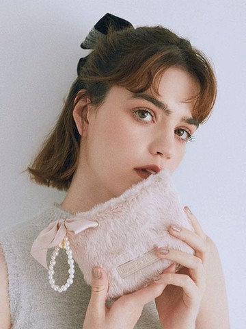 暖毛絨蝴蝶結珍珠吊飾迷你收納袋(08000754500) - Maison de FLEUR