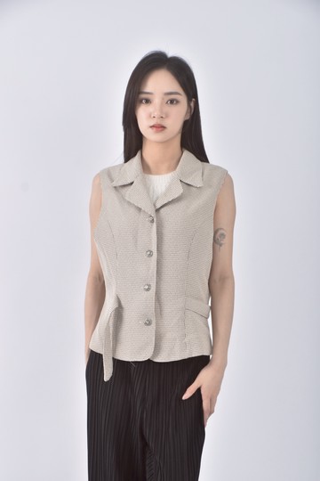 (S) 卡帛質感西裝無袖杏色外套