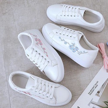 【Taroko】高冷梅花刺繡休閒圓頭厚底鞋(2色可選)