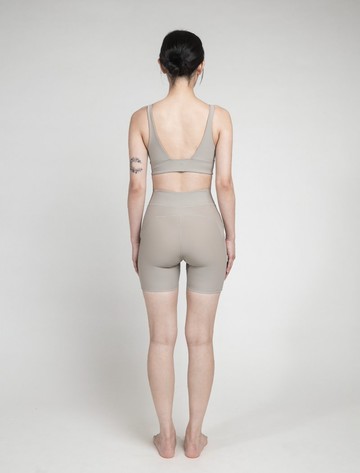 Chalk Gary 白堊灰 / Xtra Life 水陸運動 高腰機能四分褲 / Bo